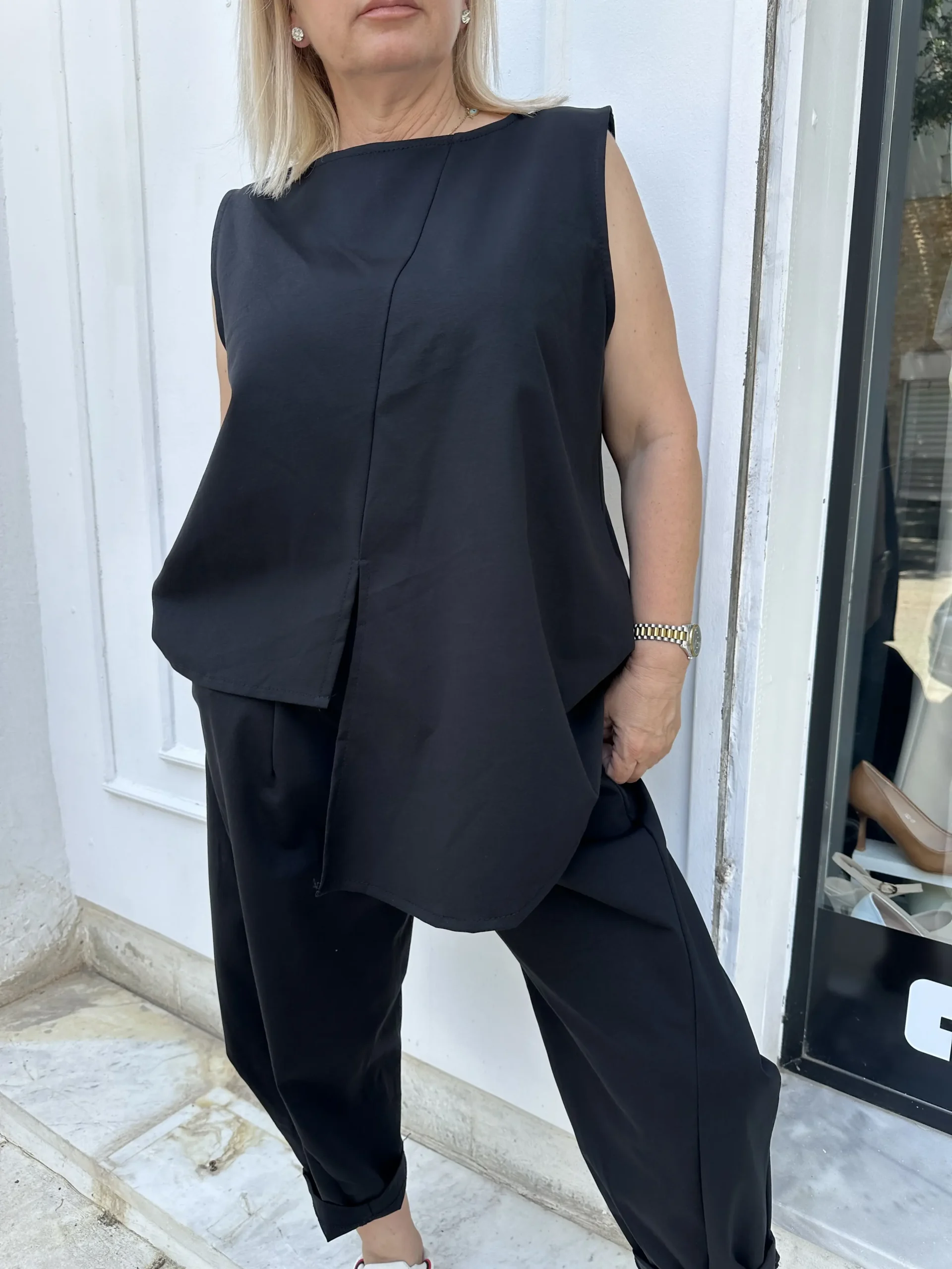 ONE SIZE Μάυρο ελαστικό ασύμμετρο σέτ που προσφέρει άνεση και στύλ για όλες τις ώρες της ημέρας. Καλύπτει στήθοσ 110 μέση 110  περιφέρεια  130 Εχει ελαστικότητα