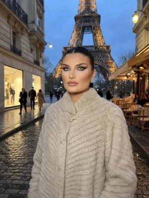 Παλτό Exclusive “Parisian Elegance” με Ιδιαίτερη Αγκράφα στο Γιακά