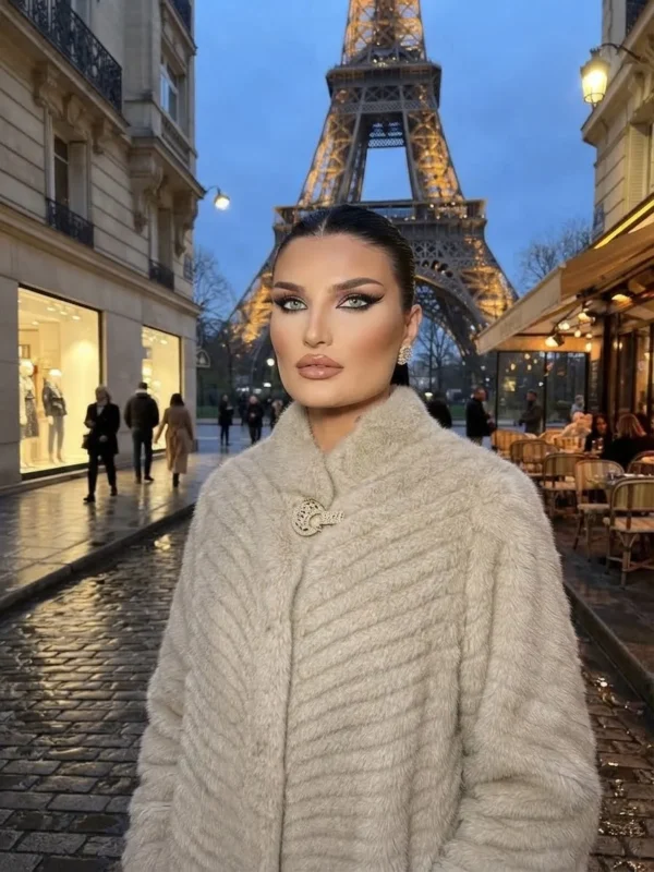 Παλτό Exclusive “Parisian Elegance” με Ιδιαίτερη Αγκράφα στο Γιακά