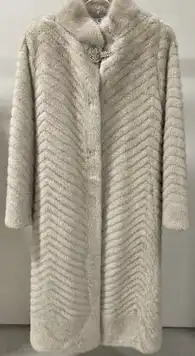 Παλτό Exclusive “Parisian Elegance” με Ιδιαίτερη Αγκράφα στο Γιακά