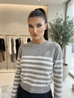 Γυναικεία Ριγέ Πλεκτή Μπλούζα Γκρι με Λευκές Ρίγες & Κεντημένο Σχέδιο