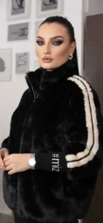 Πολυτελής Μαύρη Faux Γούνα με Λευκές Ρίγες, Ψηλό Γιακά & Ασύμμετρο Τελείωμα