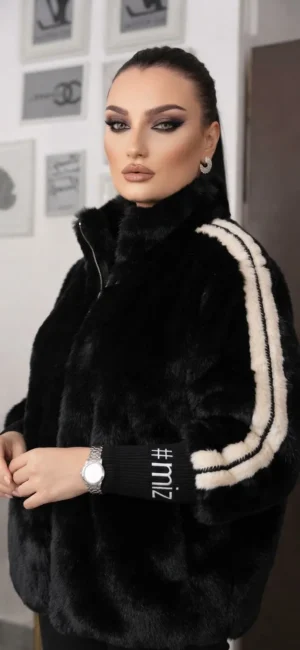 Πολυτελής Μαύρη Faux Γούνα με Λευκές Ρίγες, Ψηλό Γιακά & Ασύμμετρο Τελείωμα