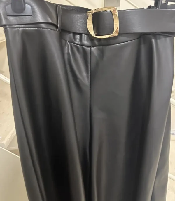Γυναικεία Μαύρη Δερμάτινη Culotte Παντελόνα με Ζώνη & Χρυσή Τόκα