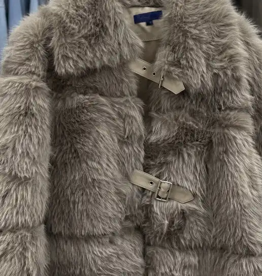 Κοντό Γούνινο Παλτό Luxury Buckled Faux Fur Coat με Δερμάτινα Λουράκια & Αγκράφες