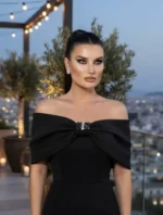Φόρεμα Mini Off-Shoulder με Μεγάλο Φιόγκο & Κεντημένη Αγκράφα με Στρας