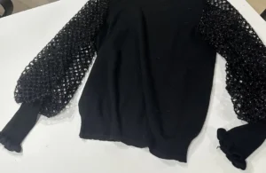Γυναικεία Κομψή Μπλούζα Μαύρη με Διάτρητη Glitter Δαντέλα στα Μανίκια 1