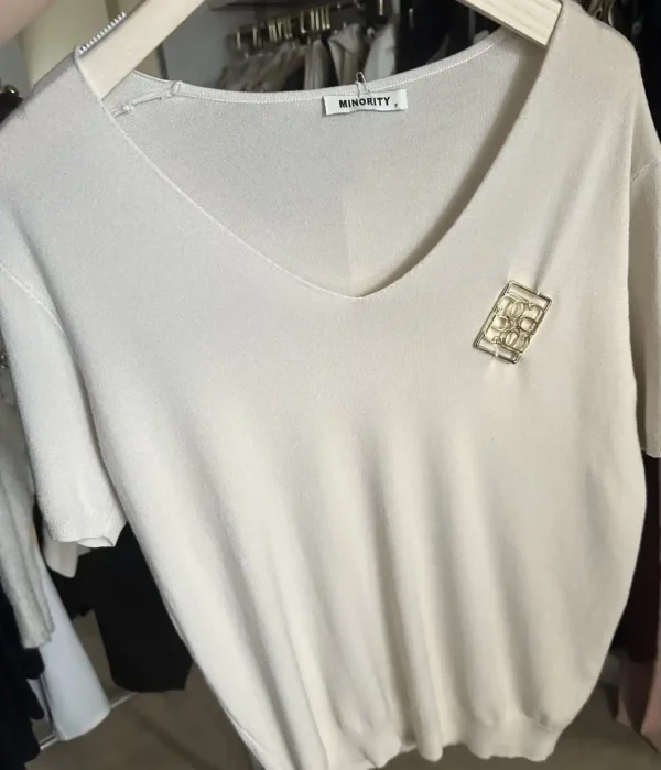 Μπλούζα Elegant V-Neck με Χρυσό Μεταλλικό Logo