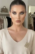 Μπλούζα Elegant V-Neck με Χρυσό Μεταλλικό Logo