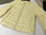 Γυναικείο Κοντό Λεπτό Puffer Μπουφάν σε Απαλό Παλ Κίτρινο με Όρθιο Γιακά