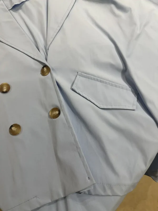 Oversized Πουκάμισο-Σακάκι σε Απαλό Σιέλ με Σταυρωτό Κούμπωμα