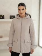 Γυναικείο καπιτονέ μπουφάν με κουκούλα και διακοσμητικές τσέπες με Κουμπί Λουλούδι με Πέρλα και Στρας
