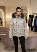 Γυναικείο Puffer Μπουφάν με Πολύχρωμο Μοτίβο & Εντυπωσιακή Αποσπώμενη Γούνινη Επένδυση στην Κουκούλα